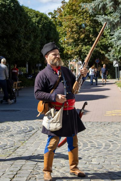 vintage-soldier-with-rifle-and-sword-,in-Szigetvár vintage-soldier-with-rifle-and-sword-,in-Szigetvár