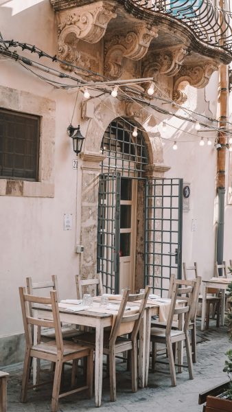 Charming outdoor cafe with traditional architecture in Siracusa, Sicily. Sicily-Travel-Tips