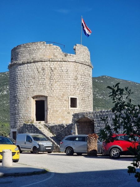 Toljevac Tower with Croatia flag on a sunny day in Mali Ston. Toljevac Tower with Croatia flag on a sunny day in Mali Ston.