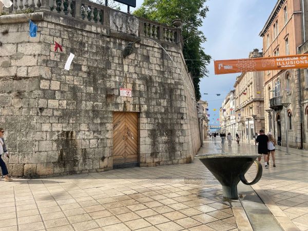 The tea cup and hand fountain in Split, Croatia, is known as the Pirja Fountain (or Vodopad Pirja). Installed in 1998 on Marmontova Street and created by sculptor Kažimir Hraste, it features a fist making a "figa" hand gesture on the wall, shooting water down into a funnel- or teacup-shaped basin on the ground.